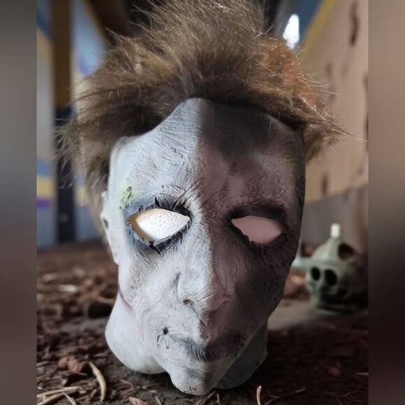 Michael Myers Halloween Mask Excellent Condition - Picture 1 of 5